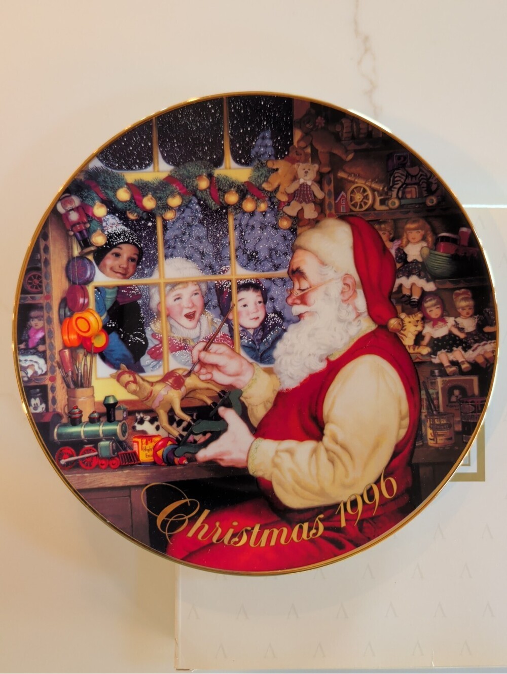 Vintage Avon Fine Collectibles Santa's Loving Touch 1996 Christmas Plate 22K NIB